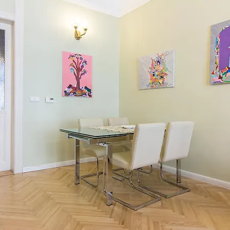 Beautiful Old Town Square Apartment Prague