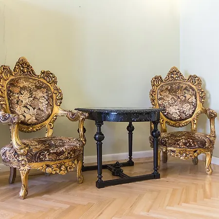 Beautiful Old Town Square Apartment Prague