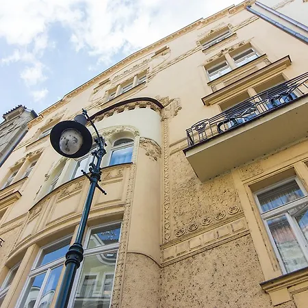 Beautiful Old Town Square Apartment Prague